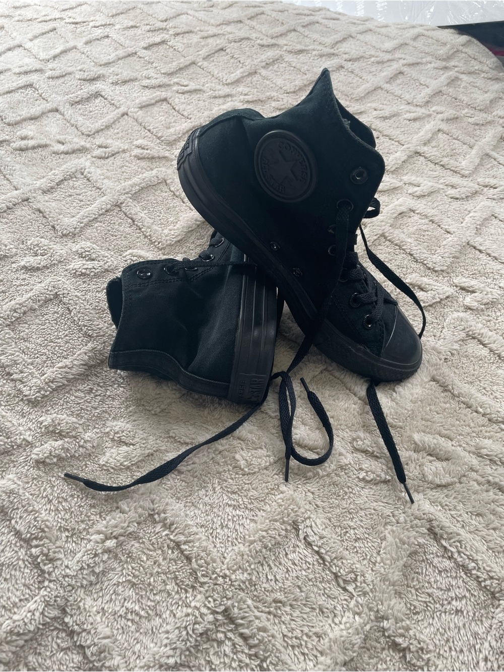 Converse Unisex Black High Top Sneakers
Size M 6 W 8